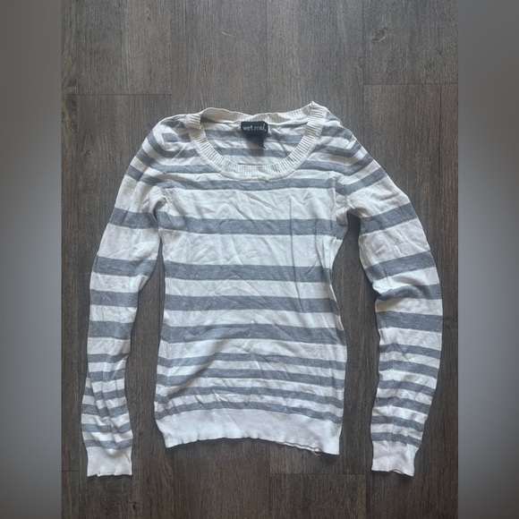 Wet Seal Tops - Wet Seal Gray and Cream Knit Top